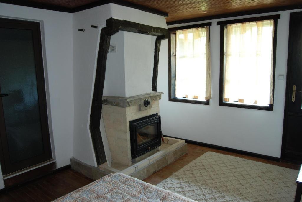 Къща Балканец Balkanets (Lovech) Bilik gambar